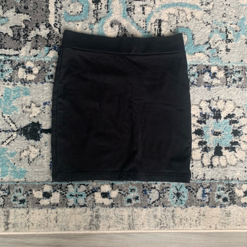 Black bodycon skirt